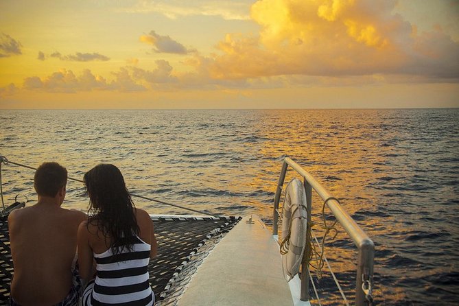 Cruise Sunset Party in Castries - The green flash and the changing mood