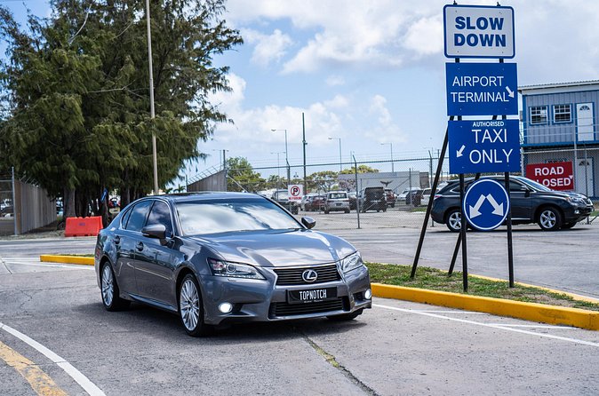 Fast Track Service (Expedited Arrival) with One Way Airport Transfer. - Timing, operating hours, and the real wait