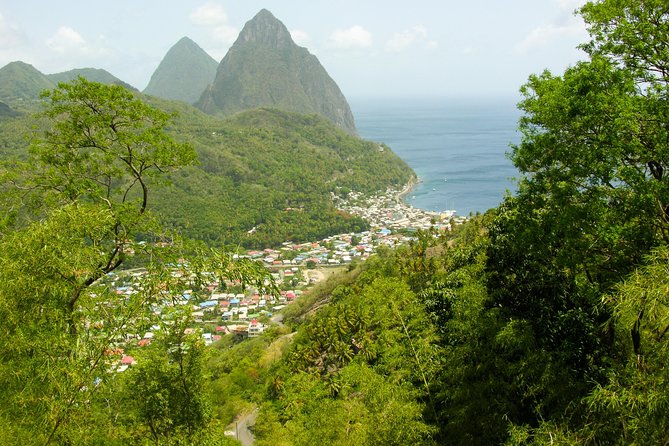 Magical Soufriere: A Tour of St Lucia - Diamond Falls and the tropical gardens