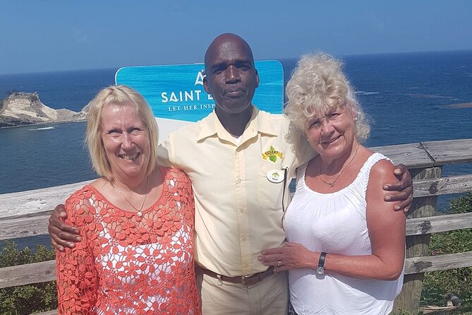 Roundtrip Transfer from UVF Airport to Resorts in Gros Islet (Groups of 4 Plus) - Key points before you book