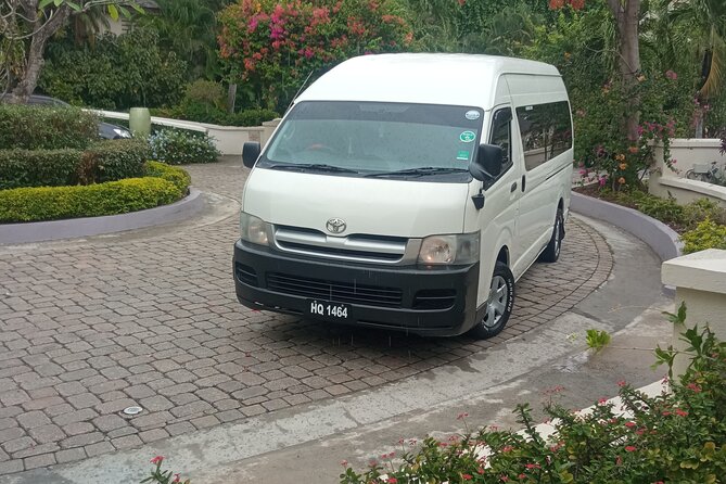 St. Lucia Private Airport Transfers from UVF (GROUPS of 4) - The one to one-and-a-half-hour ride