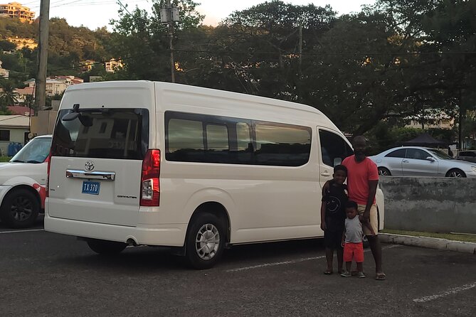 St. Lucia Private Airport Transfers - Choosing between the BMW X3 and 14-seater bus