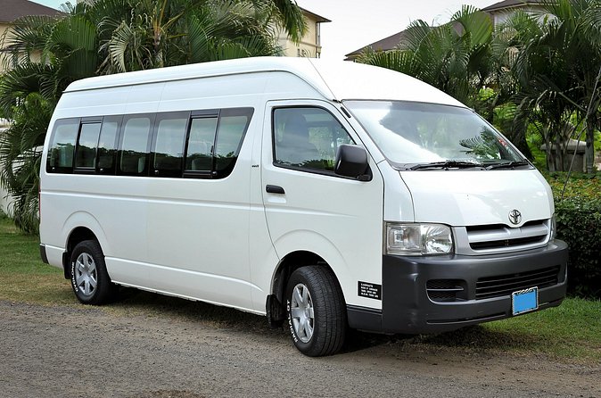 St Lucia Roundtrip Transfer: Hewanorra International Airport - What the shared shuttle is like